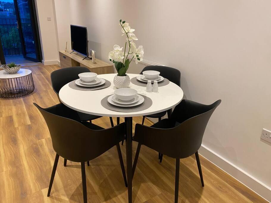 Triple T Homes Cosy 2 Bedroom Apartment With Balcony Ilford Luaran gambar