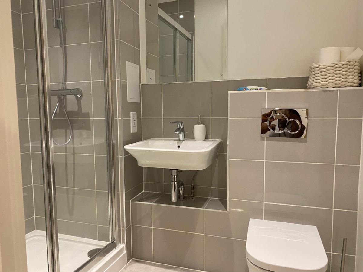 Triple T Homes Cosy 2 Bedroom Apartment With Balcony Ilford Luaran gambar